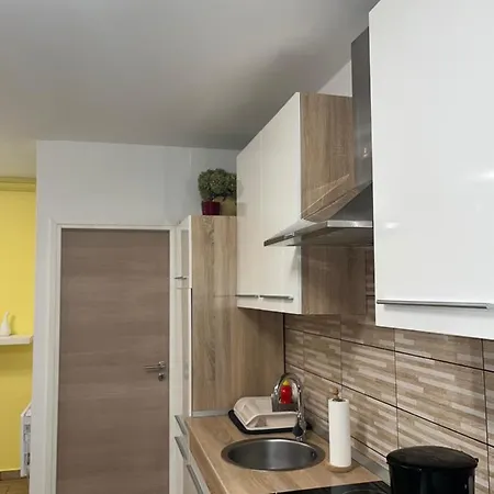 Apartament Lovre *